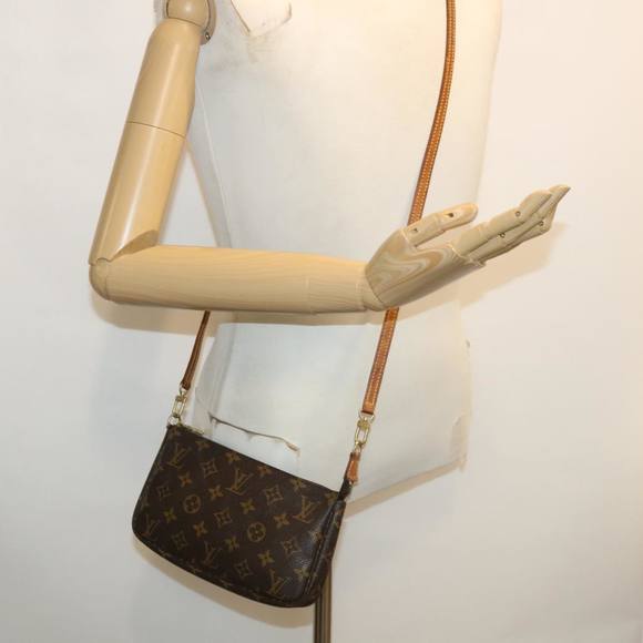 LOUIS VUITTON Pochette accessoires Clutch Bag - Picture 7 of 16